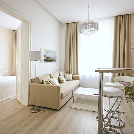 Luxury Center Apt. Charles Bridge Walking Distance Praga Esterno foto