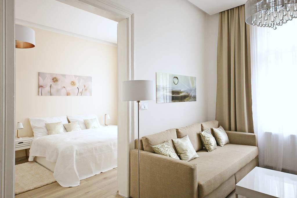 Luxury Center Apt. Charles Bridge Walking Distance Praga Esterno foto