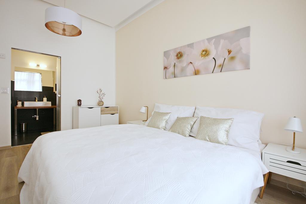 Luxury Center Apt. Charles Bridge Walking Distance Praga Esterno foto